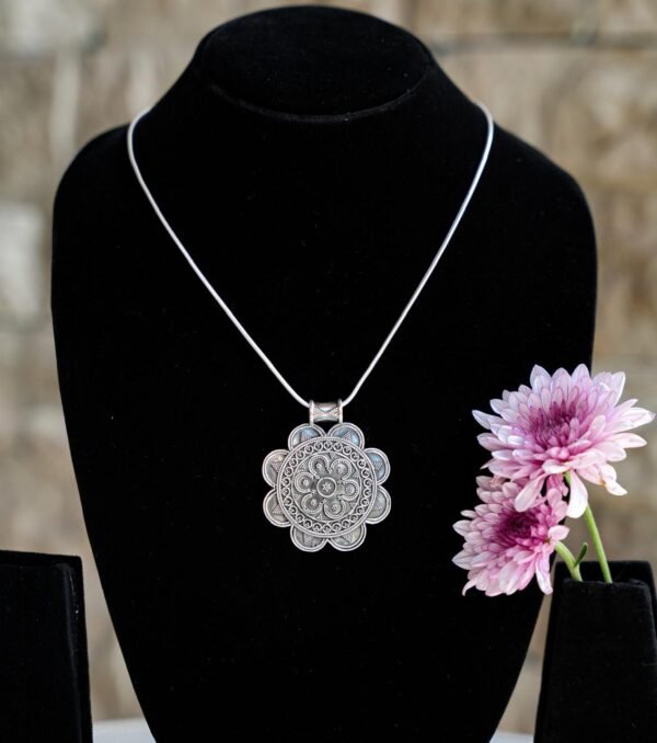 Flower pendant with rawa work in 925 silver - Image 2