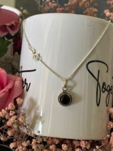 Rawa work pendant with black onyx stone