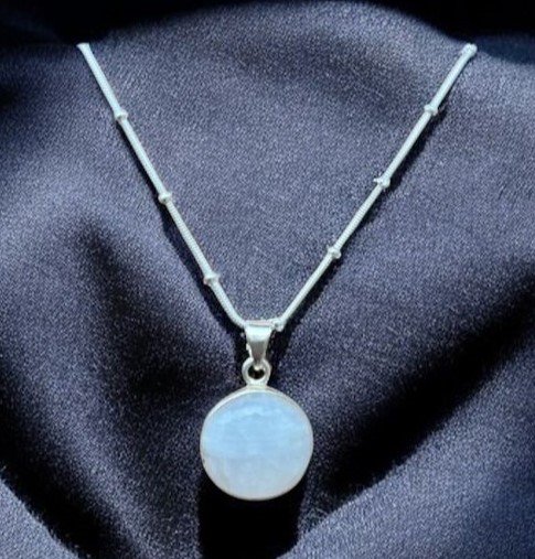Moonstone round pendant in 925 Silver