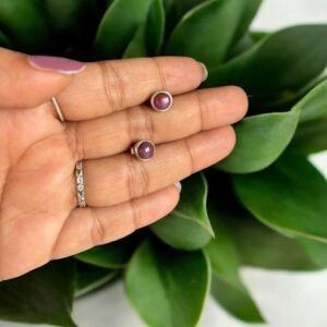 Stone studs in 925 silver