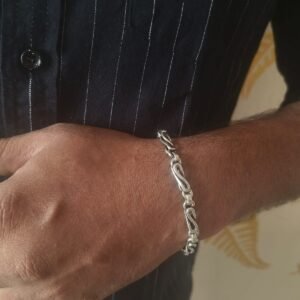 Men's bracelet with box chain design
