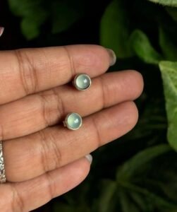 Stone studs in 925 silver