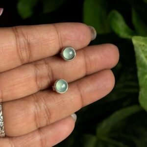 Stone studs in 925 silver