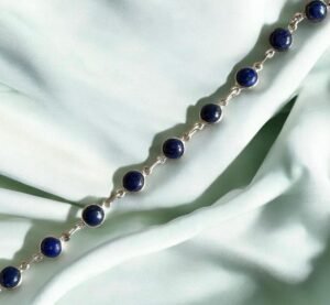 Silver chain bracelet in lapis stone