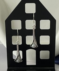 Pearl drop dazzling dangler