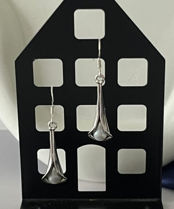 Pearl drop dazzling dangler