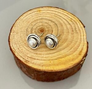 Wired intertwined pearl studs