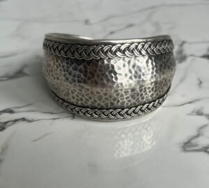 Hammered cuff with braided edges – 925 silver