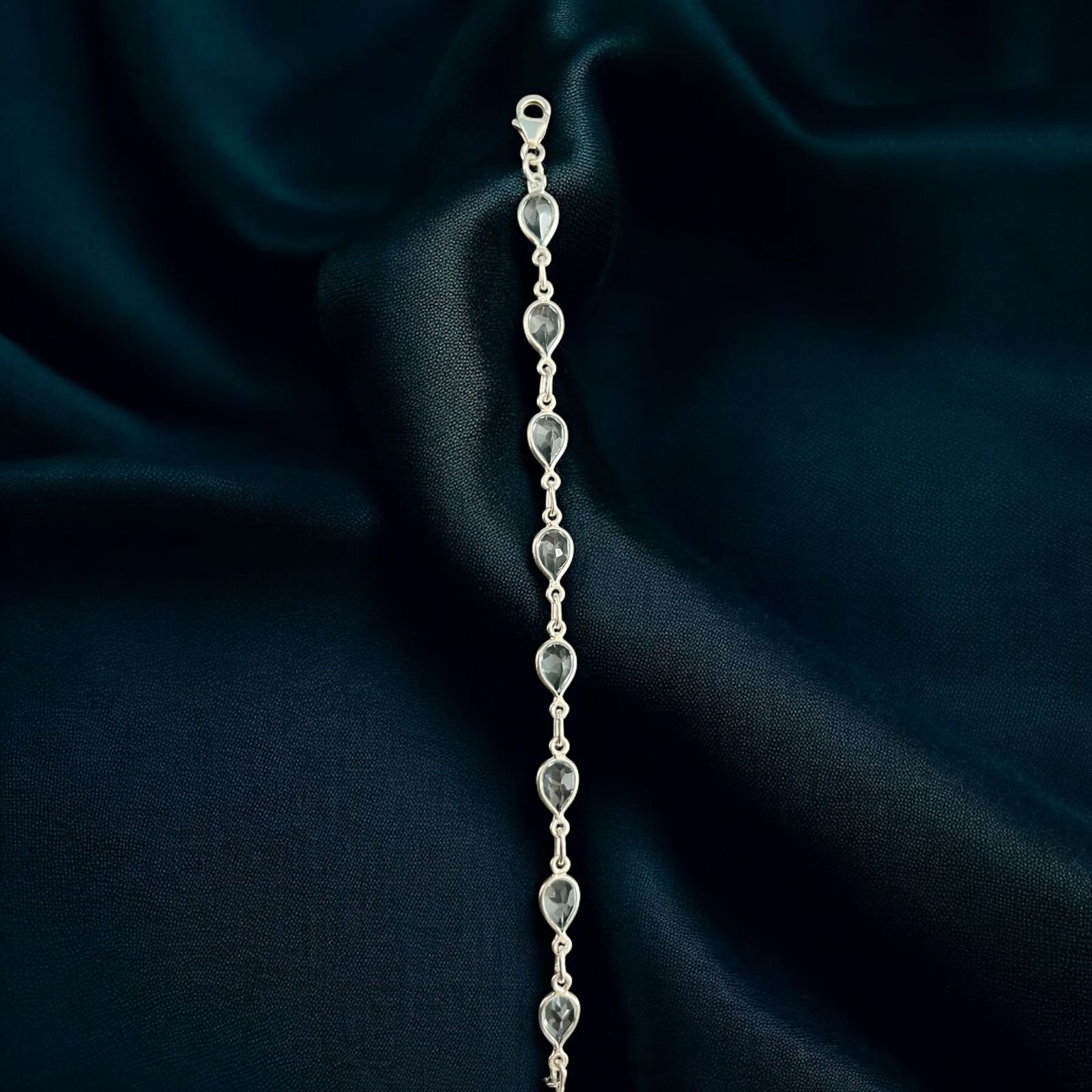 Blue topaz cur stone bracelet in 925 silver