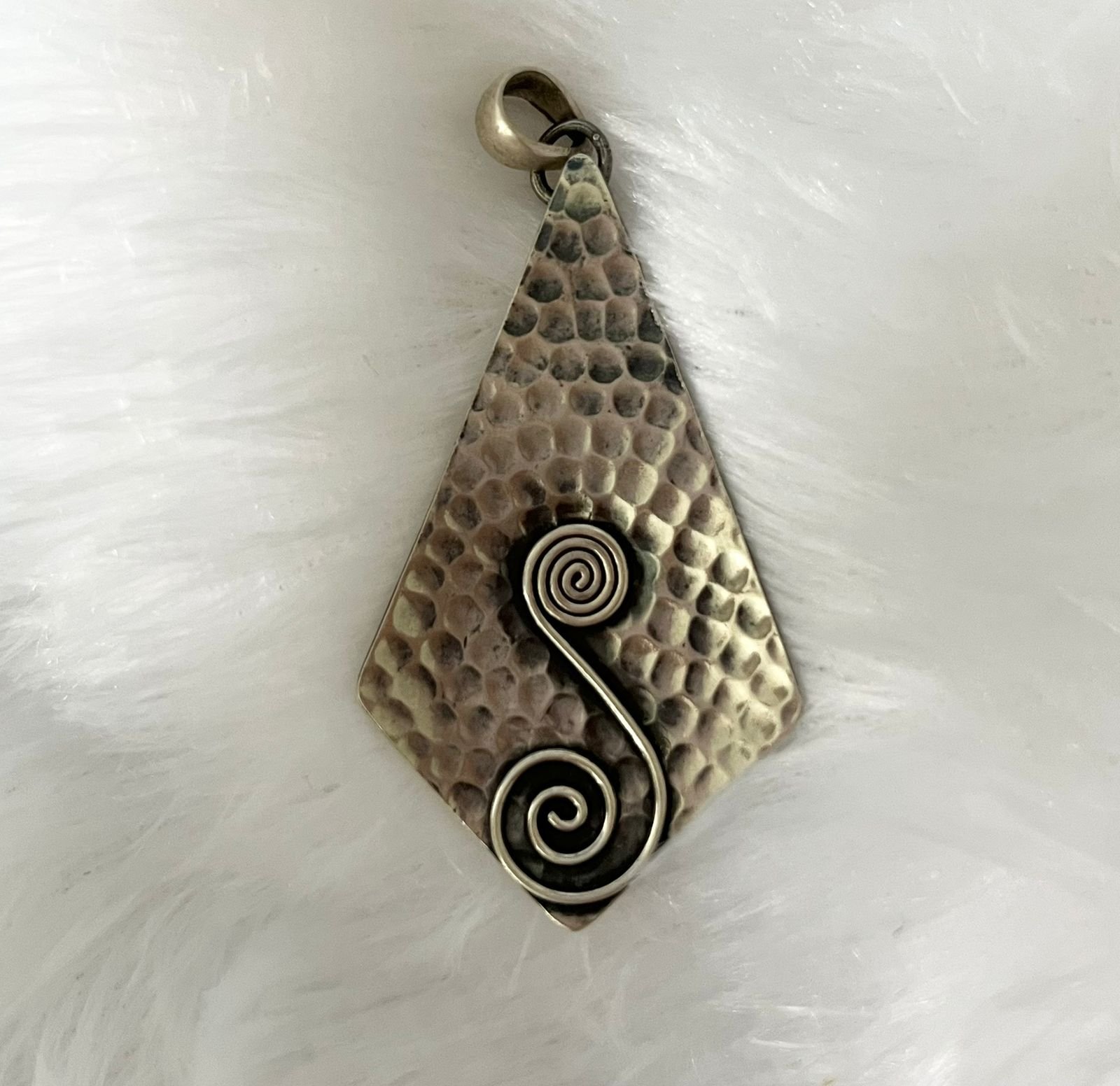 Textured diamond spiral pendant – 925 silver