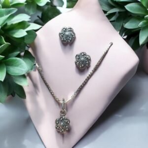 Rawa flower work earring and pendant set