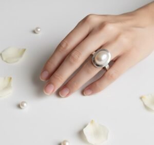 Luna Pearl Ring