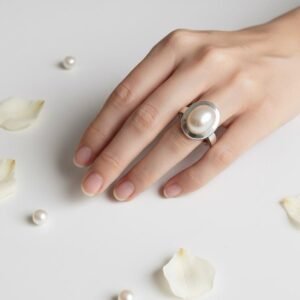 Luna Pearl Ring