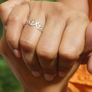 Sterling silver delicate leaf pattern Christmas ring