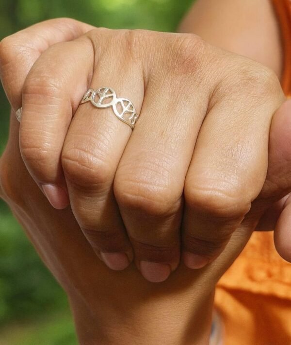Sterling silver delicate leaf pattern Christmas ring
