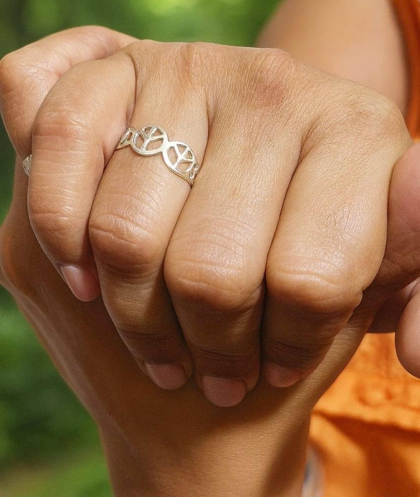 Sterling silver delicate leaf pattern Christmas ring