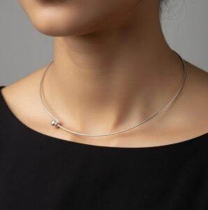 Minimalist silver hasli