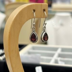 Garnet drop earrings in 925 silver