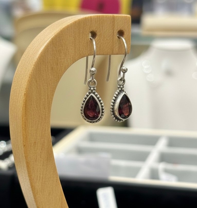 Garnet drop earrings in 925 silver