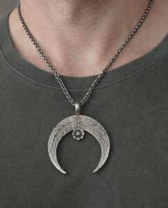 Lunar crest pendant in 925 silver