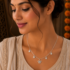 Delicate charm necklace in 925 silver