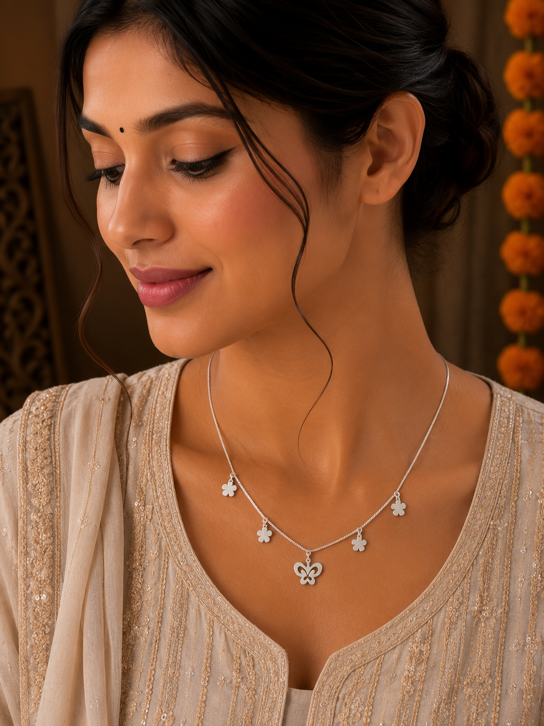Delicate charm necklace in 925 silver