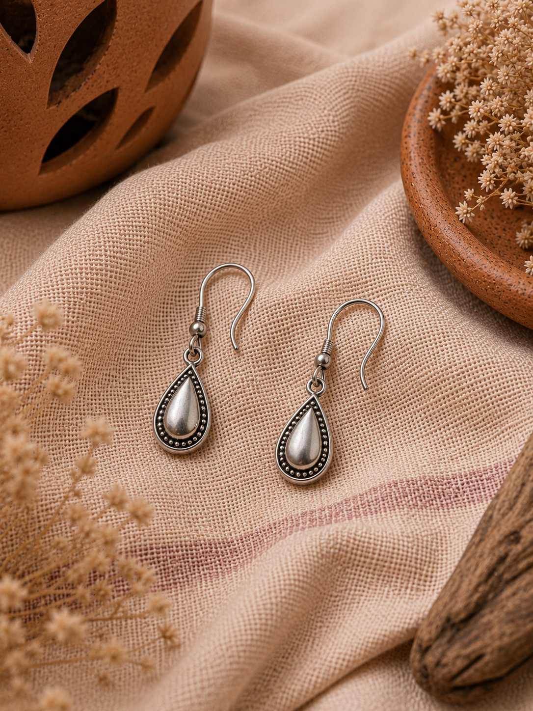 Drop shaped 925 silver dangler with wire work - Image 3