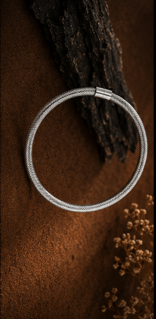 Sleek Mesh Minimalist Anklet - Image 3