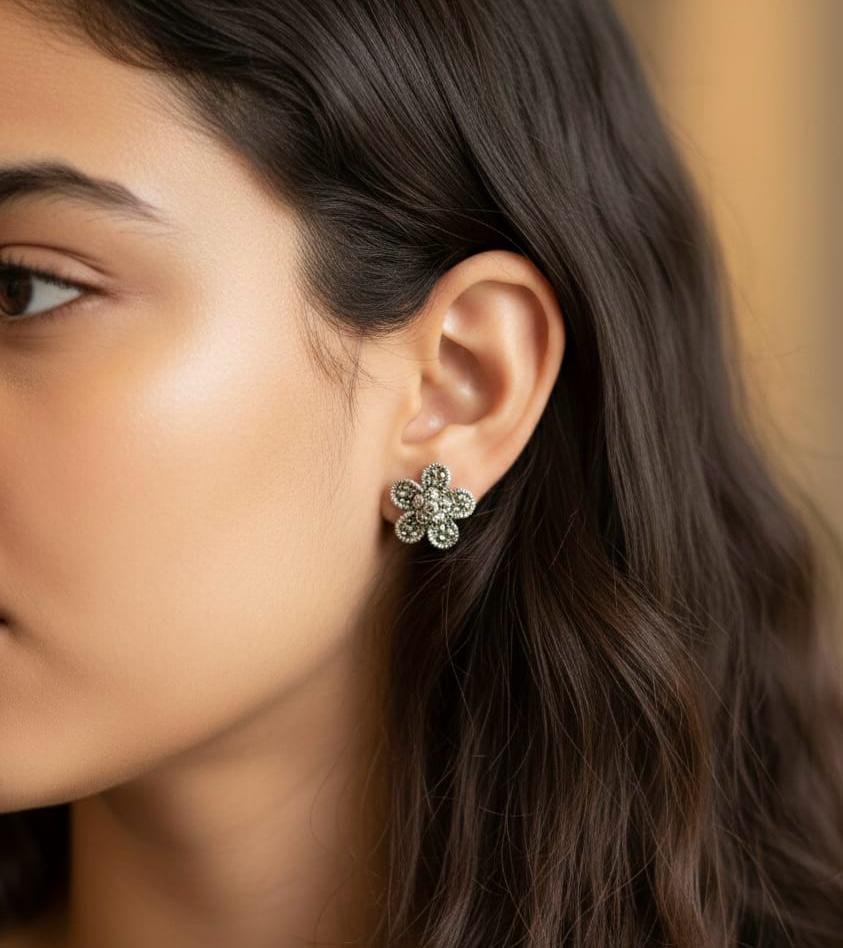 Marcasite flower stud in 925 silver