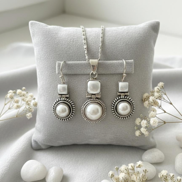 Vintage Pearl Pendant Necklace & Drop Earrings Set