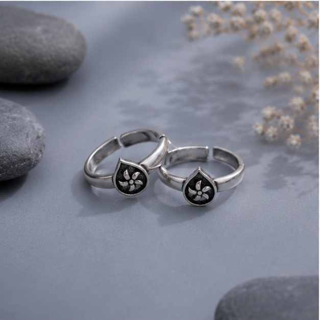 Petal Bloom Teardrop oxidized 925 Sterling Silver Toe Ring Set - Image 2