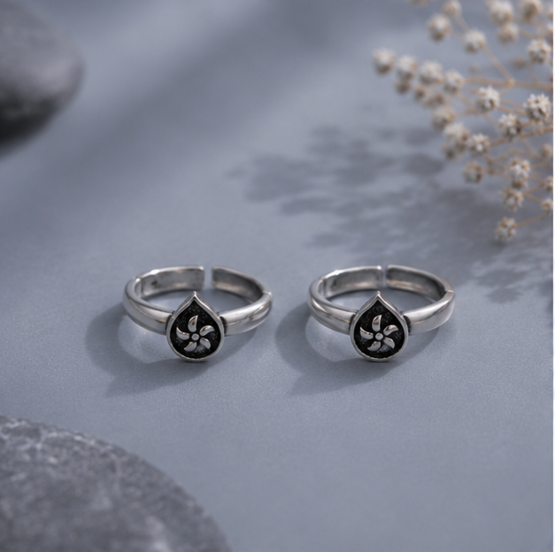 Petal Bloom Teardrop oxidized 925 Sterling Silver Toe Ring Set